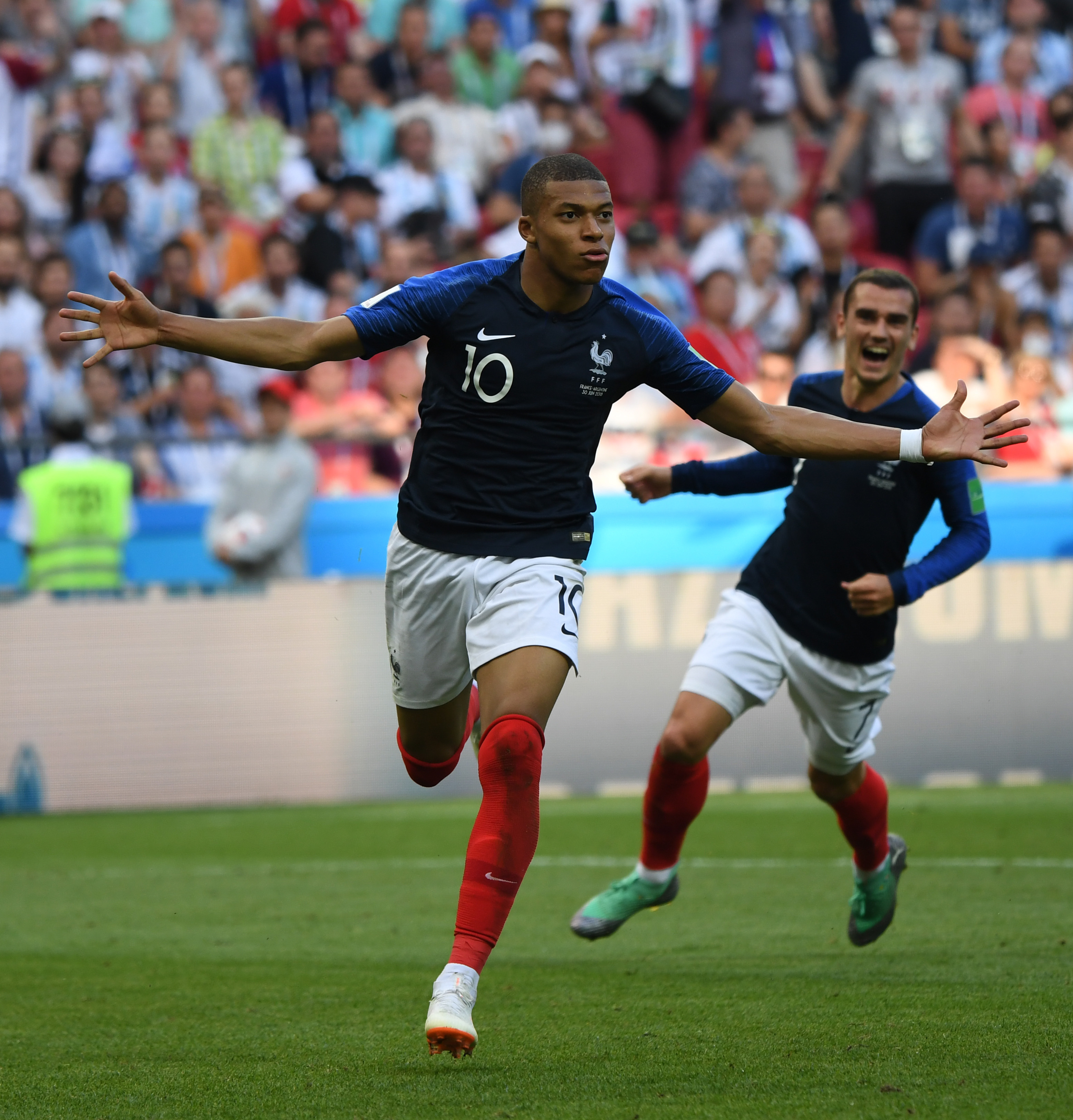 美职联前瞻：迈阿密国际士气如虹，纽约城客战风格坚韧（美职联前瞻：迈阿密国际势头正猛，纽约城客场韧性十足）