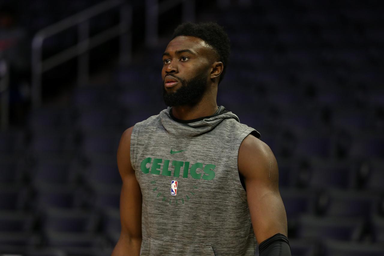 维尼修斯续约陷入僵局：皇马3000万天价要求引发博弈（维尼修斯续约谈判受阻：皇马3000万要价引发拉锯）