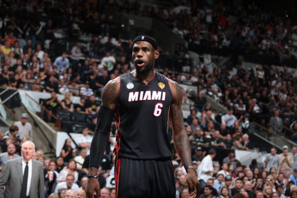 世体：阿隆索在皇马越来越孤立无援，西超级杯将是终极考验（世体：阿隆索在皇马愈加孤立，西超杯将成最终大考）