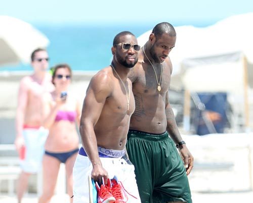 刘健：邵佳一做到了对每个人都公平，下班在路上也要思考问题（刘健称邵佳一对所有人公平，连下班路上也在琢磨工作）