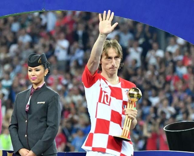 穆罕默德·萨拉赫可能转会至美国MLS，与梅西讨论可能性，但利物浦合同至2027年，交易尚未确定。（萨拉赫或转投MLS，与梅西商讨可能性；但其与利物浦合同至2027，交易仍未敲定）