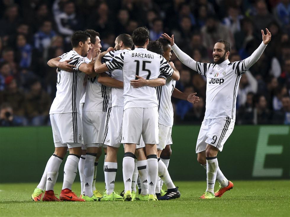 欧联1-1，10人穆帅前东家拒翻船+连续4轮不败，31岁塔利斯卡救主（欧联1-1：穆帅旧主10人作战仍守住不败，四轮不败延续，31岁塔利斯卡力挽狂澜）