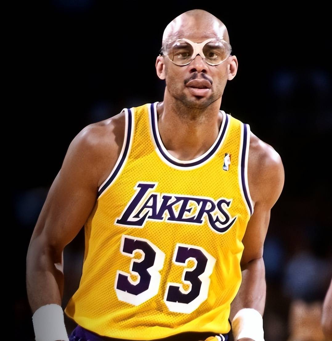 米兰双雄完成收购圣西罗球场及周边地块，新球场容量超7万人（AC米兰与国际米兰敲定收购圣西罗及周边地块，新球场可容纳逾7万人）