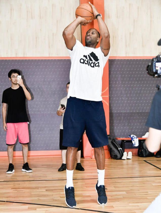 世中北美预半场：冈萨雷斯造杀机，危地马拉暂0-0苏里南（世预赛中北美区半场：冈萨雷斯屡造险情，危地马拉暂0-0苏里南）