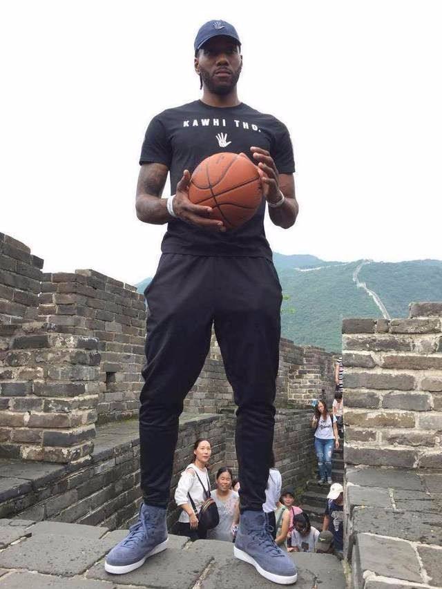 李鸿其获奖感谢妻子王紫璇，两人现场落泪（李鸿其领奖向妻子王紫璇致谢，两人当场落泪）