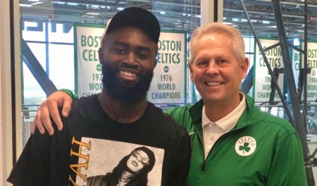 西蒙尼：我们一直在练定位球；现在不考虑前八只考虑奥维耶多（西蒙尼：定位球训练一直进行；暂不谈前八，只专注奥维耶多）