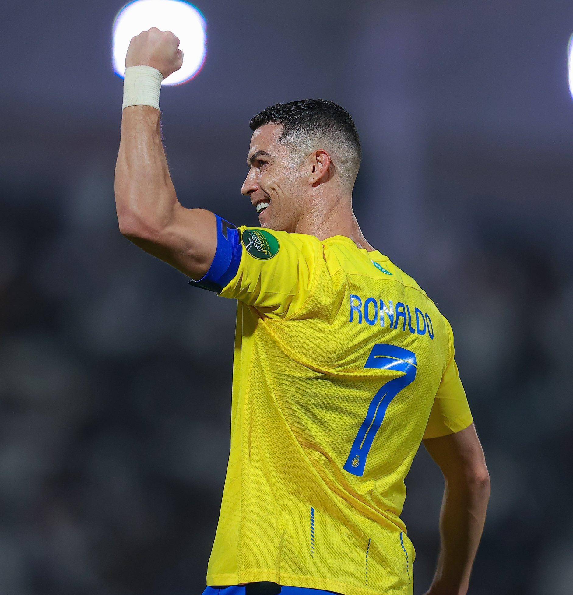 2025LPL全明星颁奖：Tarzan独获三奖，AL年度最佳俱乐部（2025LPL全明星颁奖礼：Tarzan包揽三项大奖，AL荣膺年度最佳俱乐部）