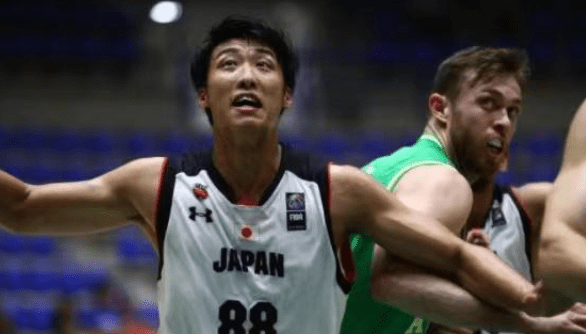 足球亚洲最佳球员候选名单公布，国脚成功入围（亚洲最佳球员候选出炉，国脚榜上有名）