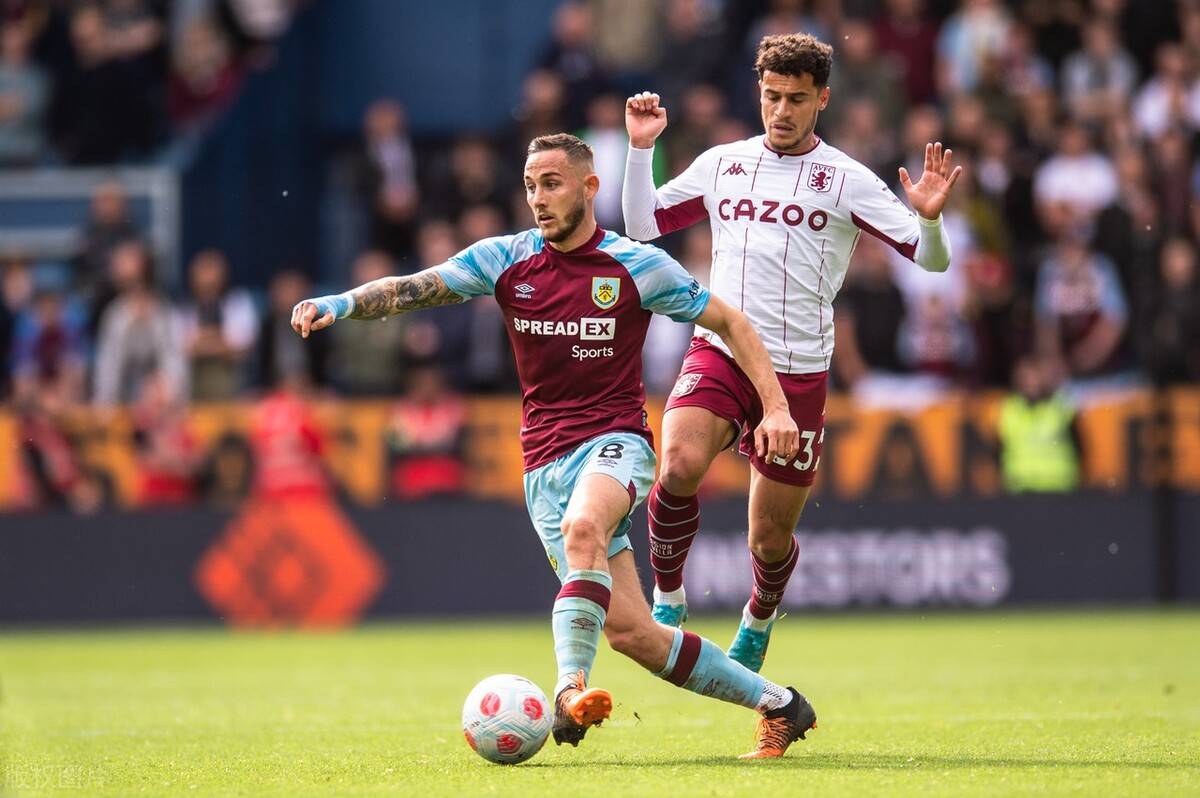 传记作者：亚马尔早期对莱万很不满，后来明白对方是想帮自己（传记作者：亚马尔起初不满莱万，后来才明白对方是在帮自己）