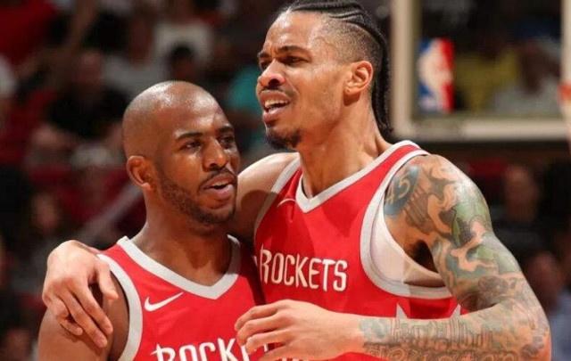 那一瞬间，防线彻底乱了（顷刻间，防线彻底瓦解）