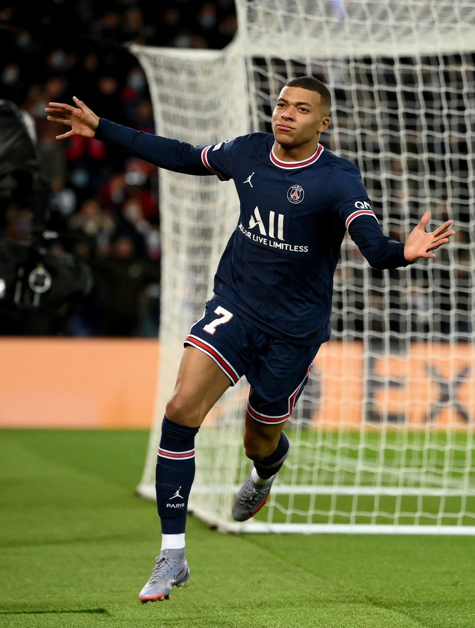 强队从不依赖运气（强队靠实力，不靠运气）