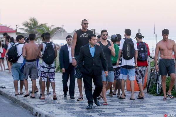 姆巴佩、C罗、德布劳内均未参与FIFA年度最佳球员投票（FIFA年度最佳球员投票未见姆巴佩、C罗、德布劳内参与）