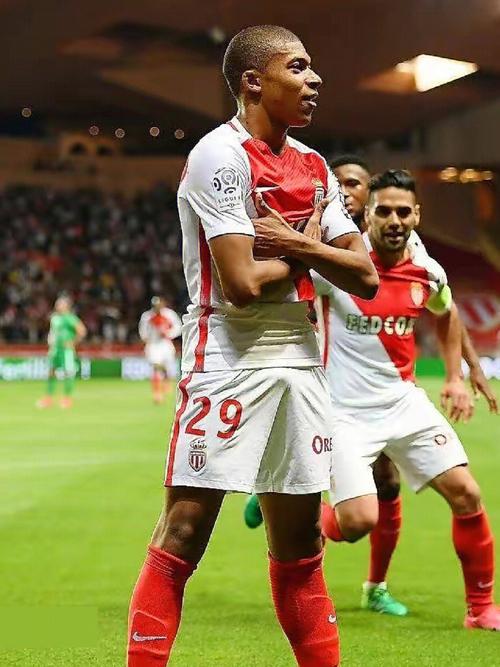 刘军帅晒海牛队与远征军合照：又在末轮完成目标，祝未来可期（刘军帅分享海牛队与远征军合影：末战再兑现目标，盼前路可期）