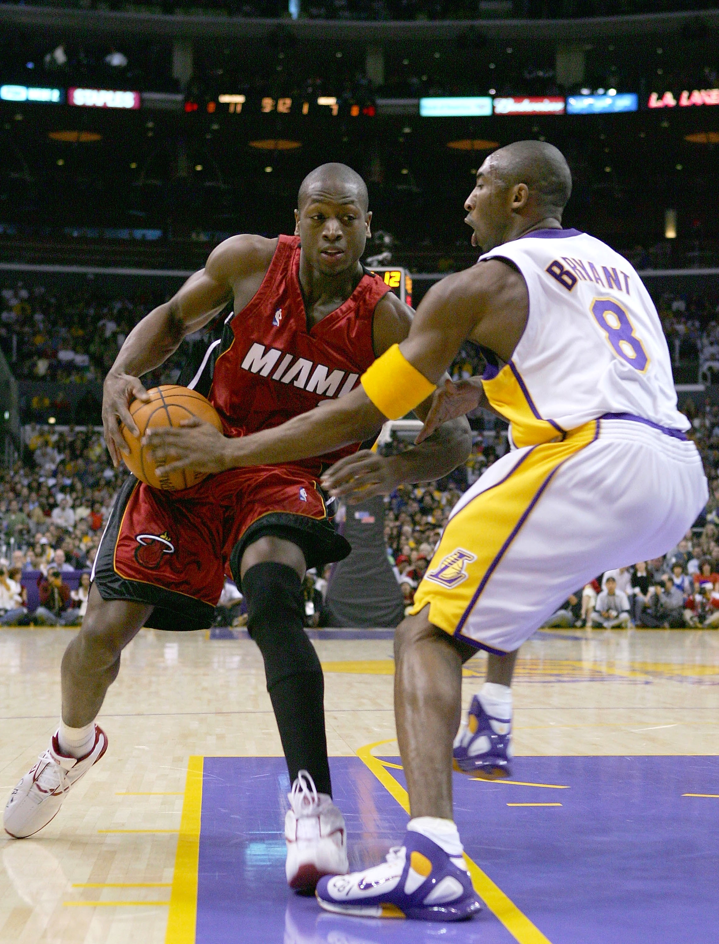 前裁判：布鲁日球员确实对什琴斯尼犯规了，但后者也存在失误（前裁判解读：布鲁日球员犯规属实，什琴斯尼也有失误）