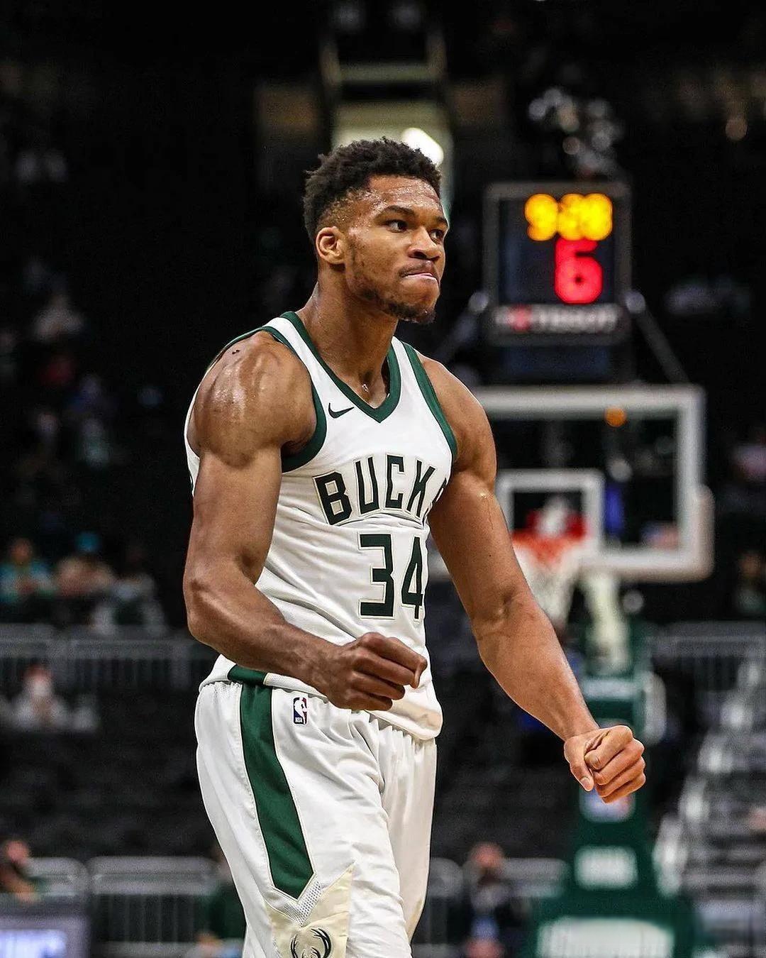 年薪2亿年薪，转会费将超过5300万！沙特不放弃萨拉赫，新月最可能出手（沙特仍不放弃萨拉赫：年薪或达2亿，转会费超5300万，新月最可能出手）