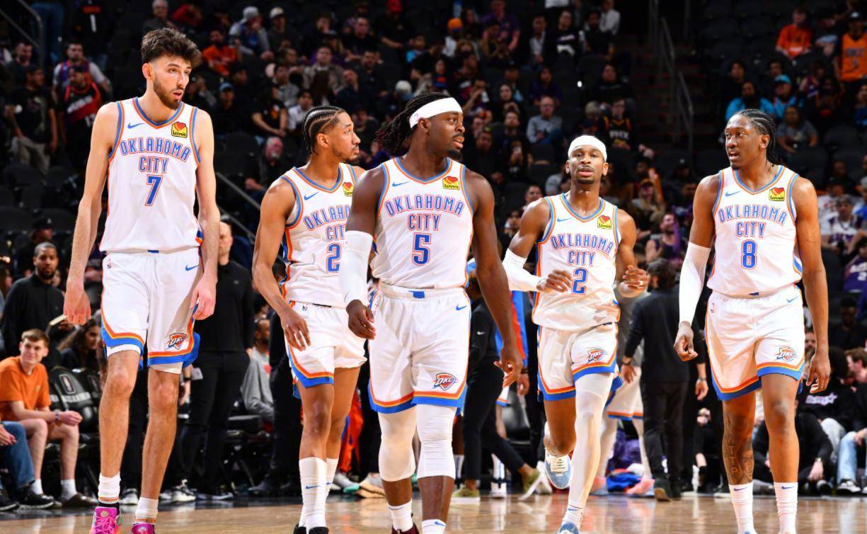 江苏男篮官方定妆照亮相，展现新赛季新风貌（江苏男篮发布官方定妆照，彰显新赛季新气象）