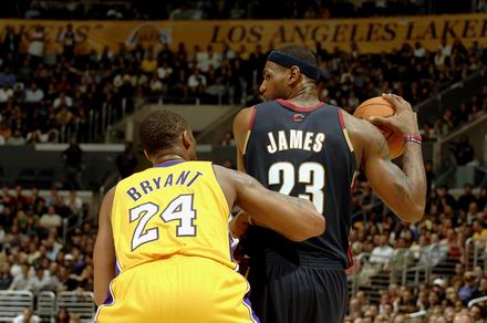 热火vs尼克斯前瞻：常规赛最后一次交锋，双方望避免连败（热火vs尼克斯展望：本季常规赛末次交锋，两队力争止住连败）