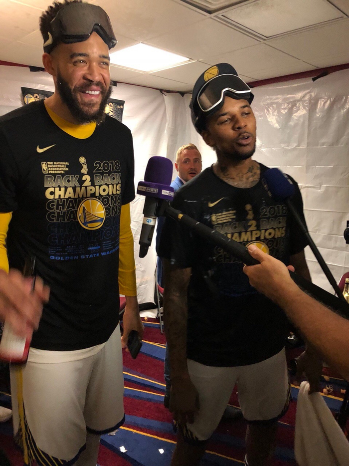 这扣篮海报级别（这记扣篮堪称海报级）