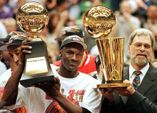 美记预测全明星：詹姆斯落选？狄龙代替布克？开拓者也有席位？（美媒预判全明星名单：詹姆斯或无缘？狄龙顶替布克？开拓者有人入选？）