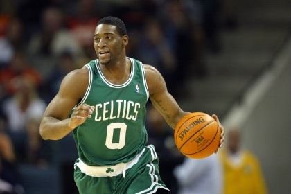 徐杰手感火热，独中三记三分球（徐杰外线发威，命中三记三分球）