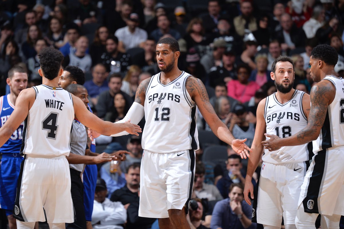 乔治娜点赞安东内拉庆祝梅西夺冠帖子，引发球迷热议（乔治娜为安东内拉庆祝梅西夺冠的动态点赞，掀起球迷热议）