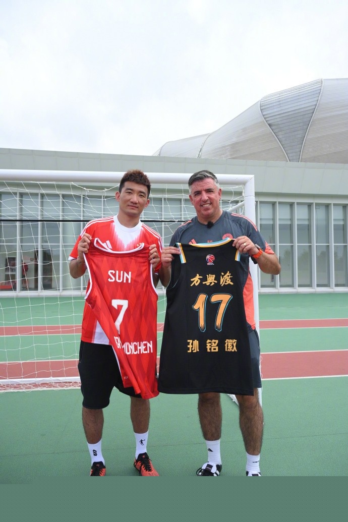 厄德高：膝盖伤势正在好转，我希望很快就会回归赛场（厄德高：膝伤恢复顺利，期待尽快复出）